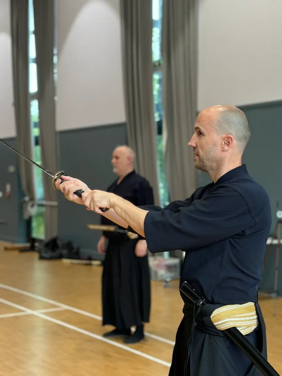 Assistant instructor explains 'shiburi' - ringing action of grip